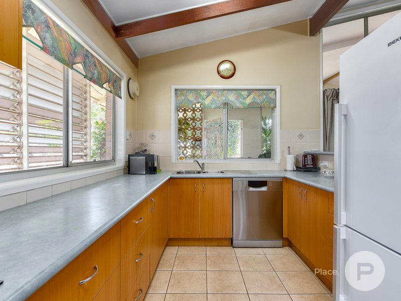 Photo - 4 Barnehurst Street, Tarragindi QLD 4121 - Image 5