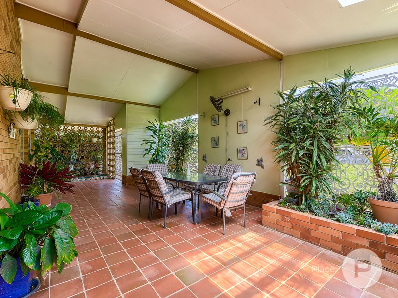 Photo - 4 Barnehurst Street, Tarragindi QLD 4121 - Image 11