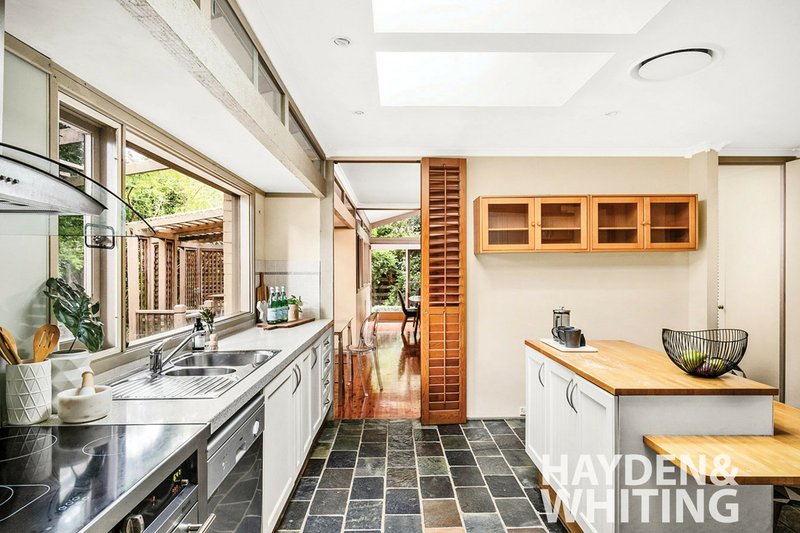 Photo - 4 Barrawarn Place, Castle Hill NSW 2154 - Image 5