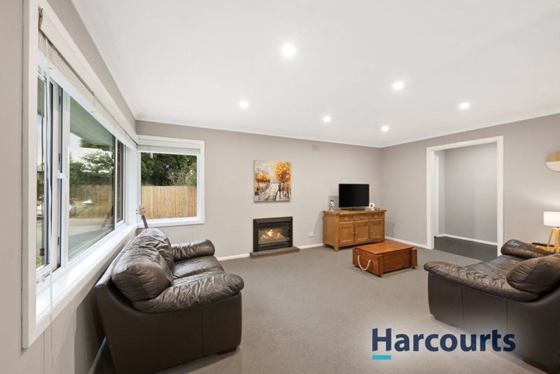 Photo - 4 Barry Court, Scoresby VIC 3179 - Image 2