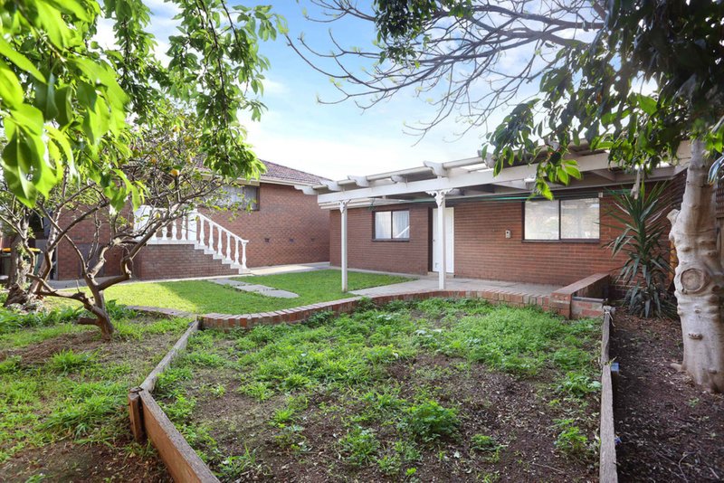 Photo - 4 Barry Road, Thomastown VIC 3074 - Image 10