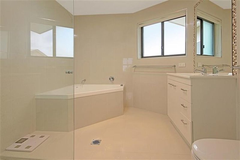 Photo - 4 Beachside Boulevard, Tomakin NSW 2537 - Image 12