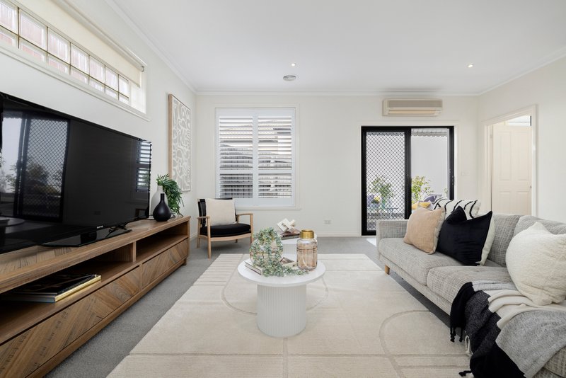 Photo - 4 Becket Avenue, Bentleigh East VIC 3165 - Image 3