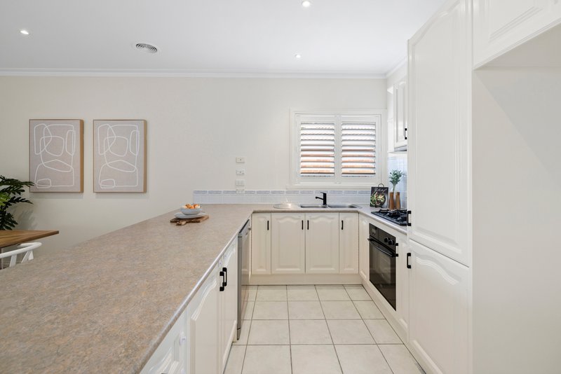 Photo - 4 Becket Avenue, Bentleigh East VIC 3165 - Image 6