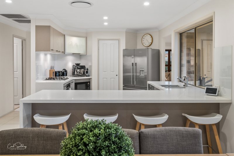 Photo - 4 Bedarra Court, Eight Mile Plains QLD 4113 - Image 3
