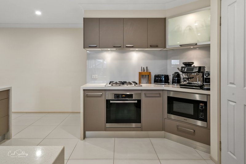 Photo - 4 Bedarra Court, Eight Mile Plains QLD 4113 - Image 4