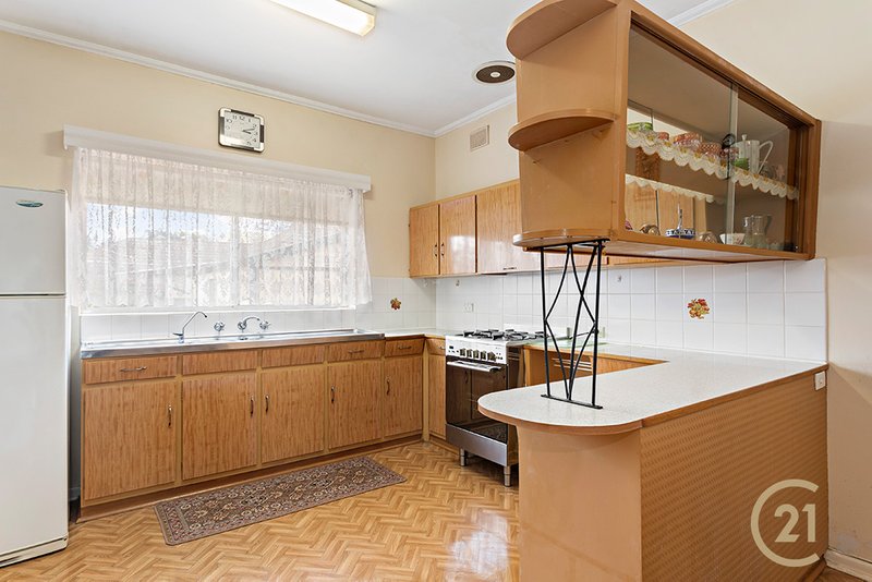 Photo - 4 Bedford Street, Largs Bay SA 5016 - Image 2