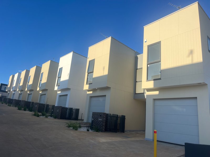 Photo - 4 BEDROOMS Huge Townhouses ( Open To Inspect ) , Box Hill NSW 2765 - Image 7