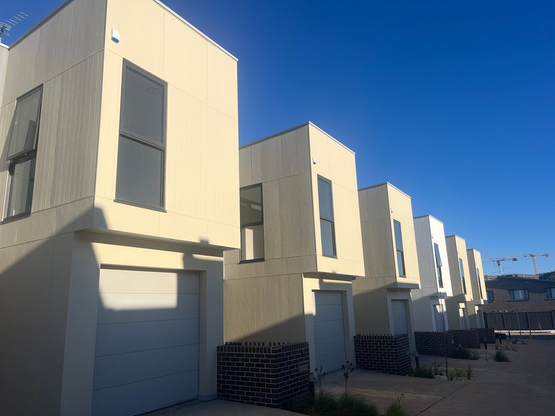 Photo - 4 BEDROOMS Huge Townhouses ( Open To Inspect ) , Box Hill NSW 2765 - Image 9