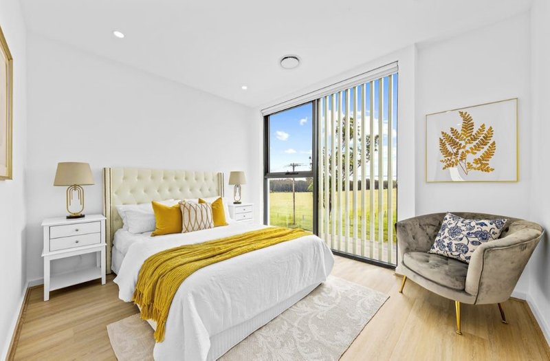 Photo - 4 BEDROOMS Huge Townhouses ( Open To Inspect ) , Box Hill NSW 2765 - Image 25