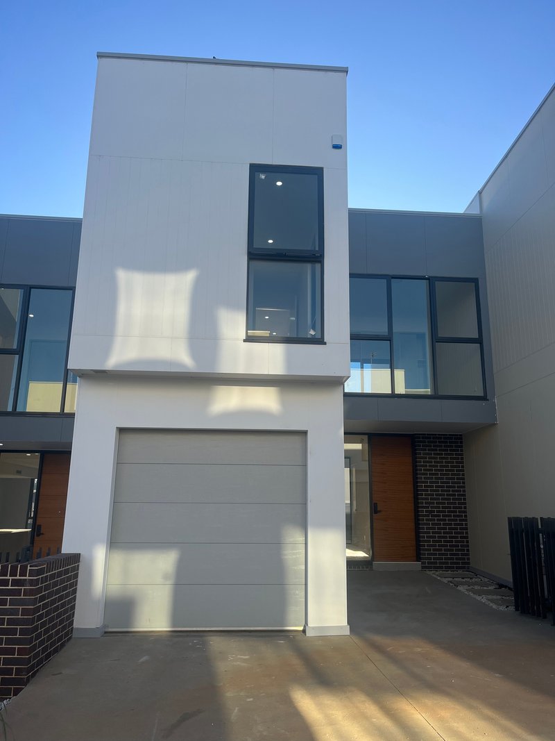 Photo - 4 BEDROOMS Huge Townhouses ( Open To Inspect ) , Box Hill NSW 2765 - Image 11