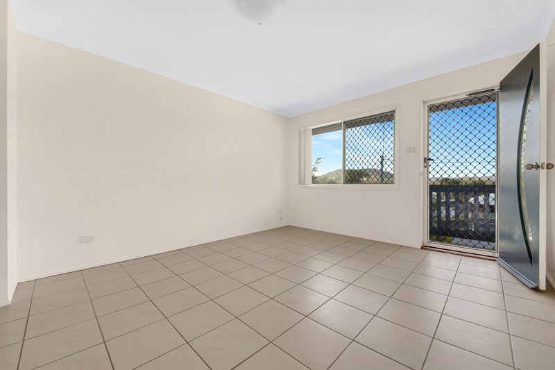 Photo - 4 Belar Court, Kin Kora QLD 4680 - Image 2