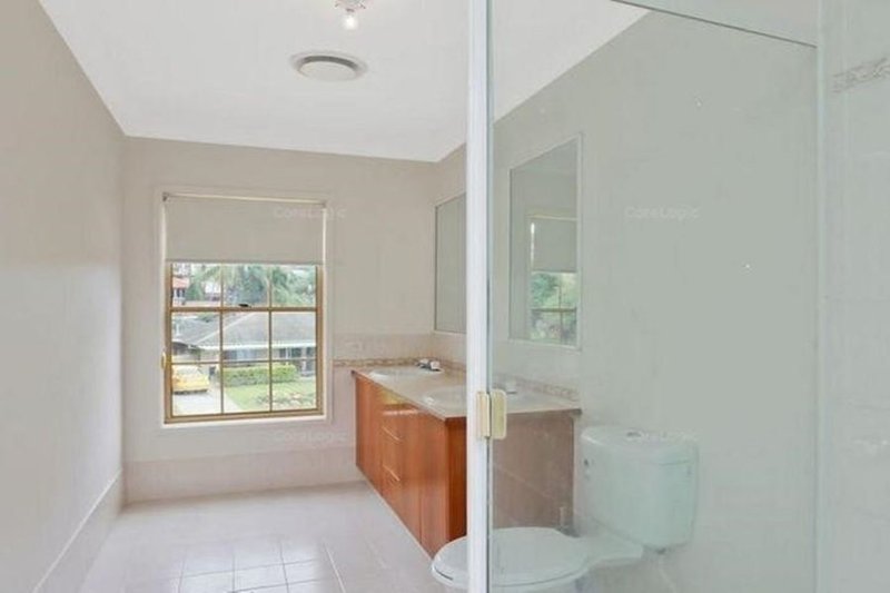 Photo - 4 Bellavista Close, Highland Park QLD 4211 - Image 10