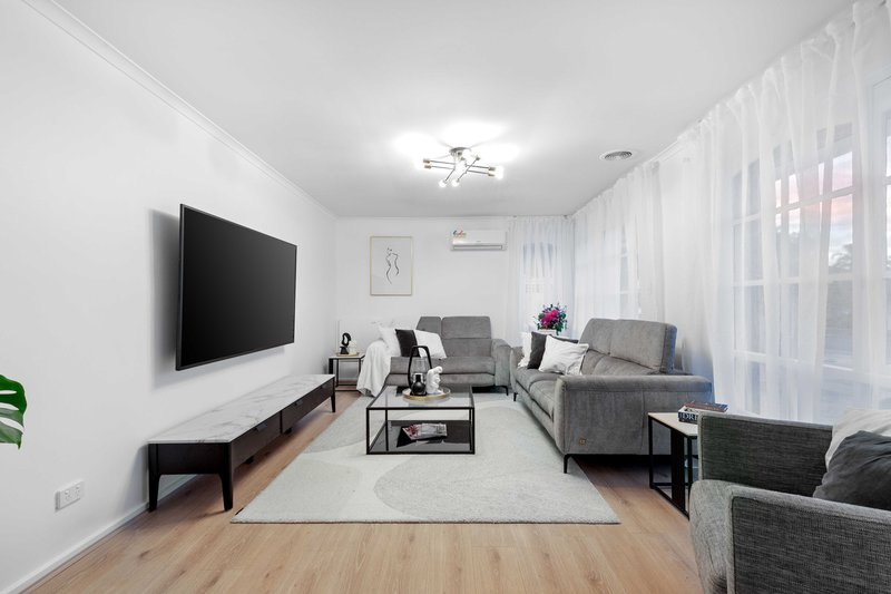 Photo - 4 Bellevue Drive, Keilor Downs VIC 3038 - Image 3