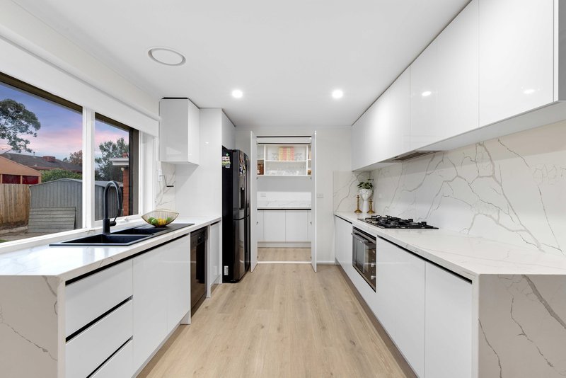 Photo - 4 Bellevue Drive, Keilor Downs VIC 3038 - Image 5