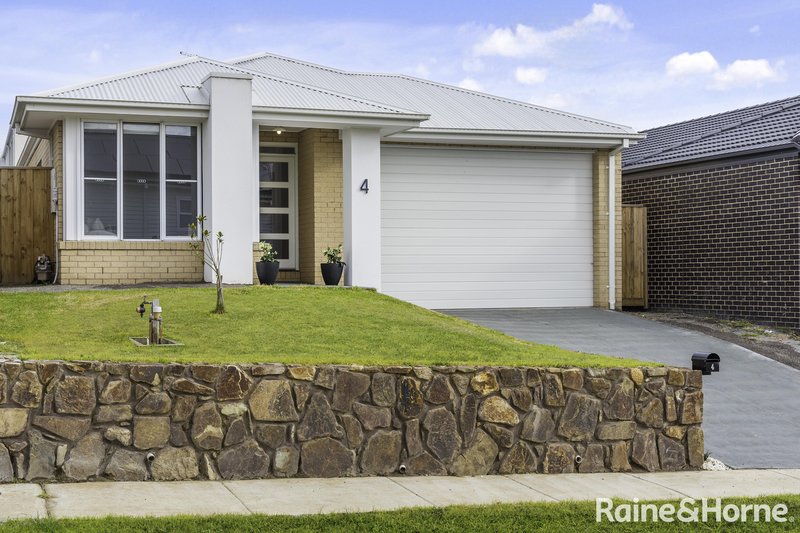 Photo - 4 Belmont Lane, Gisborne VIC 3437 - Image 1