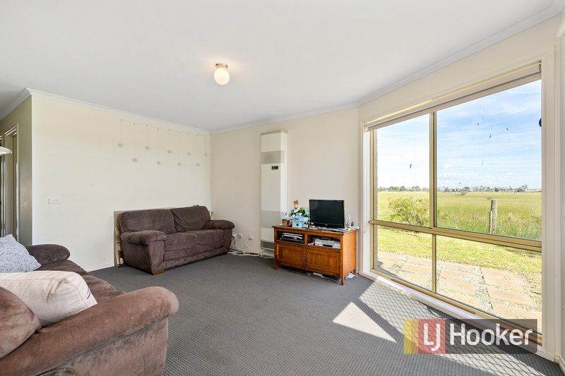 Photo - 4 Belvedere Drive, Pakenham VIC 3810 - Image 2