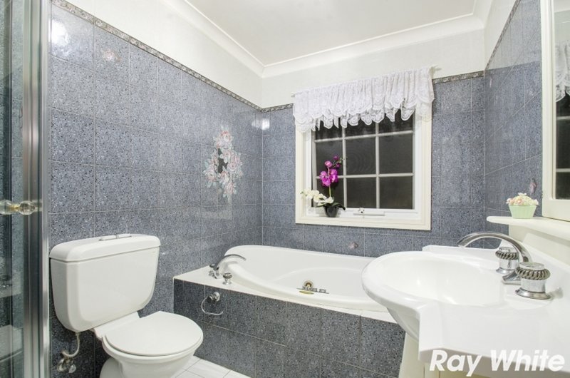 Photo - 4 Bendtree Way, Castle Hill NSW 2154 - Image 9