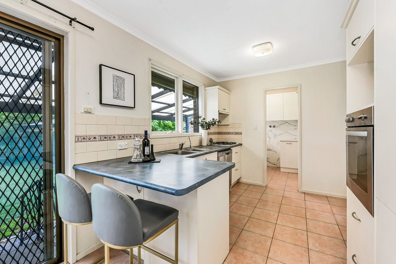 Photo - 4 Benelong Crescent, Seaford VIC 3198 - Image 7