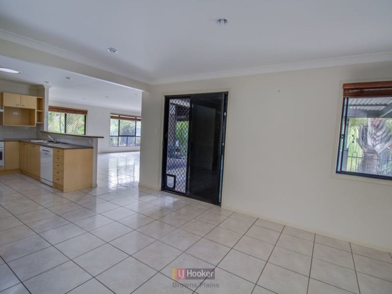 Photo - 4 Benjamina Circuit, Regents Park QLD 4118 - Image 11