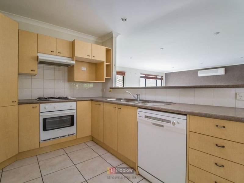 Photo - 4 Benjamina Circuit, Regents Park QLD 4118 - Image 2