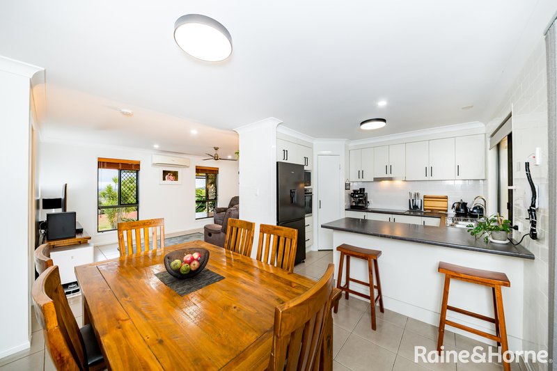 Photo - 4 Bernard Crescent, Kingaroy QLD 4610 - Image 4