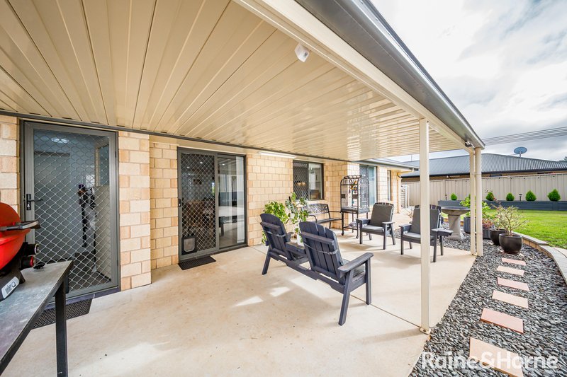 Photo - 4 Bernard Crescent, Kingaroy QLD 4610 - Image 16