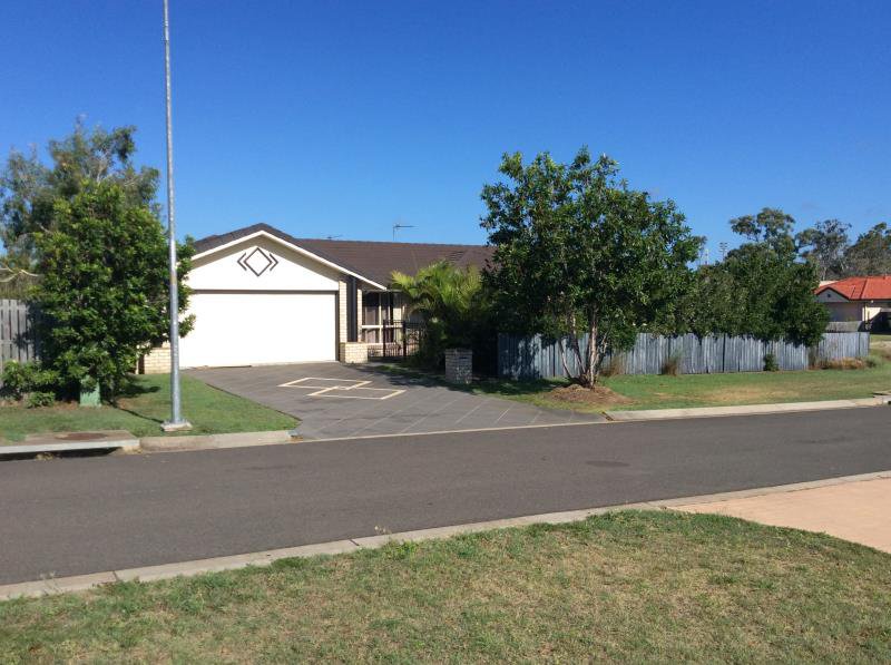 Photo - 4 Bianca Court, Torquay QLD 4655 - Image 1