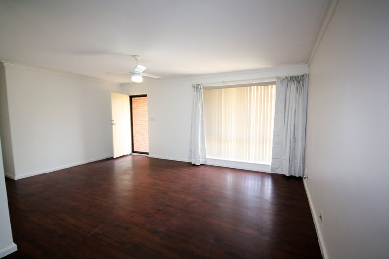 Photo - 4 Bickner Way, Parmelia WA 6167 - Image 5