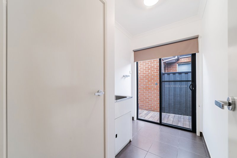 Photo - 4 Biltmore Crescent, Roxburgh Park VIC 3064 - Image 11