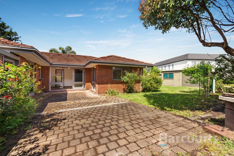 Photo - 4 Birchfield Crescent, Wantirna VIC 3152 - Image 5