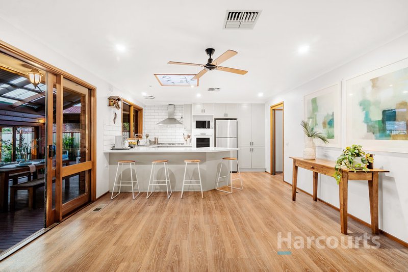 Photo - 4 Birkdale Close, Wantirna VIC 3152 - Image 3