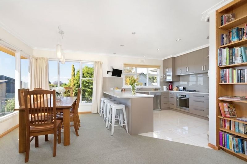 Photo - 4 Birkdale Court, Devonport TAS 7310 - Image 3