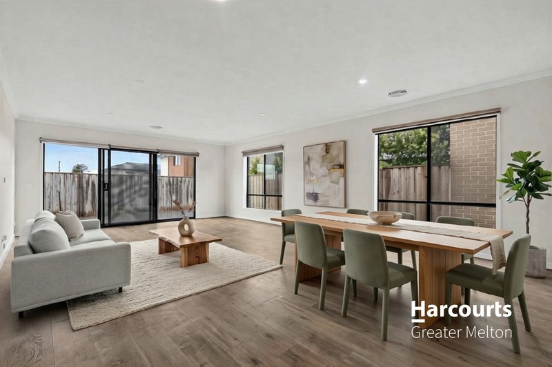Photo - 4 Bishopgate Boulevard, Bonnie Brook VIC 3335 - Image 4