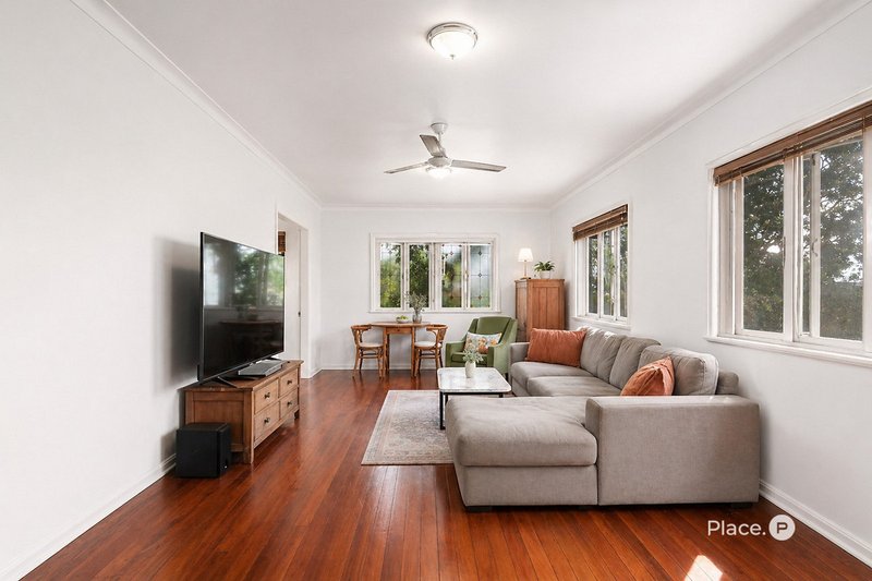 Photo - 4 Blackwood Avenue, Cannon Hill QLD 4170 - Image 6