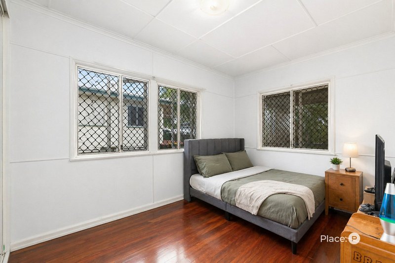 Photo - 4 Blackwood Avenue, Cannon Hill QLD 4170 - Image 8