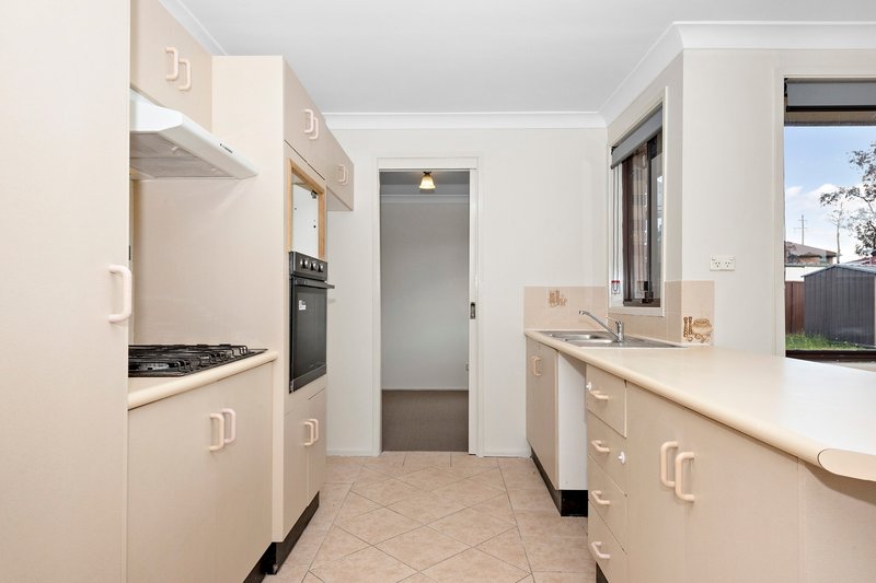 Photo - 4 Blamey Place, Doonside NSW 2767 - Image 2