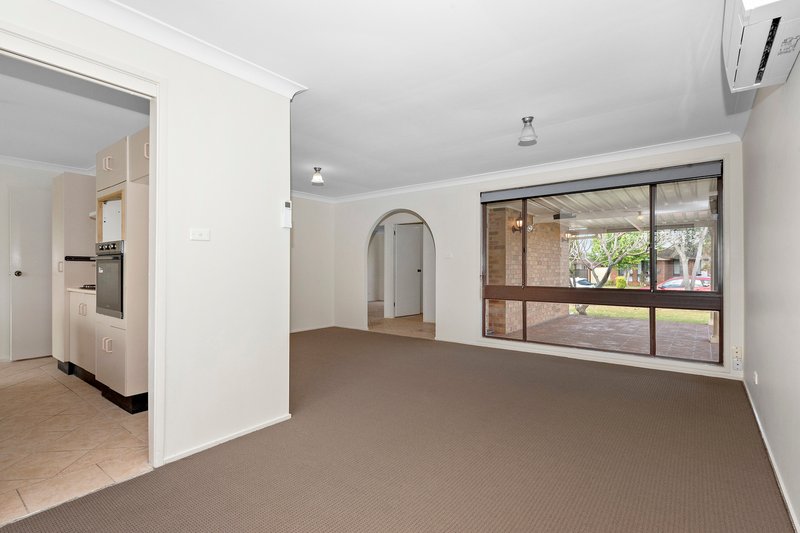 Photo - 4 Blamey Place, Doonside NSW 2767 - Image 3