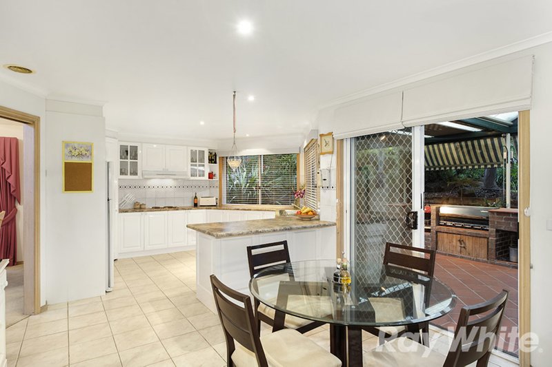 Photo - 4 Blanton Drive, Mulgrave VIC 3170 - Image 3