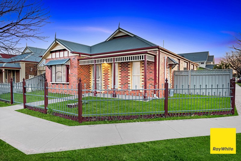 Photo - 4 Blenheim Way, Caroline Springs VIC 3023 - Image 2