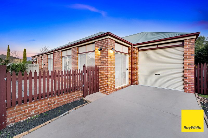 Photo - 4 Blenheim Way, Caroline Springs VIC 3023 - Image 17