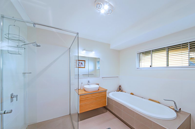 Photo - 4 Bloodwood Close, Mooloolah Valley QLD 4553 - Image 9