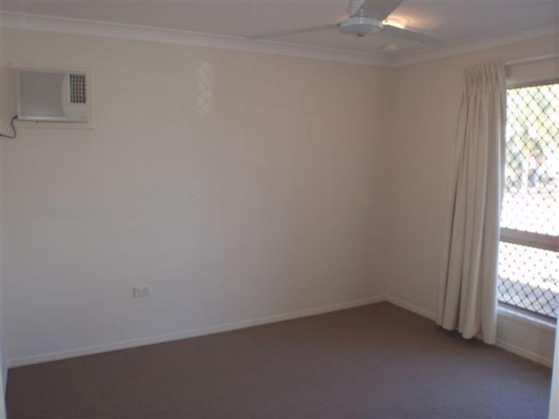 Photo - 4 Blue Lake Court, Kirwan QLD 4817 - Image 4