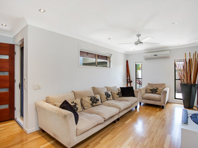 Photo - 4 Bluemoon Close, Burleigh Waters QLD 4220 - Image 7