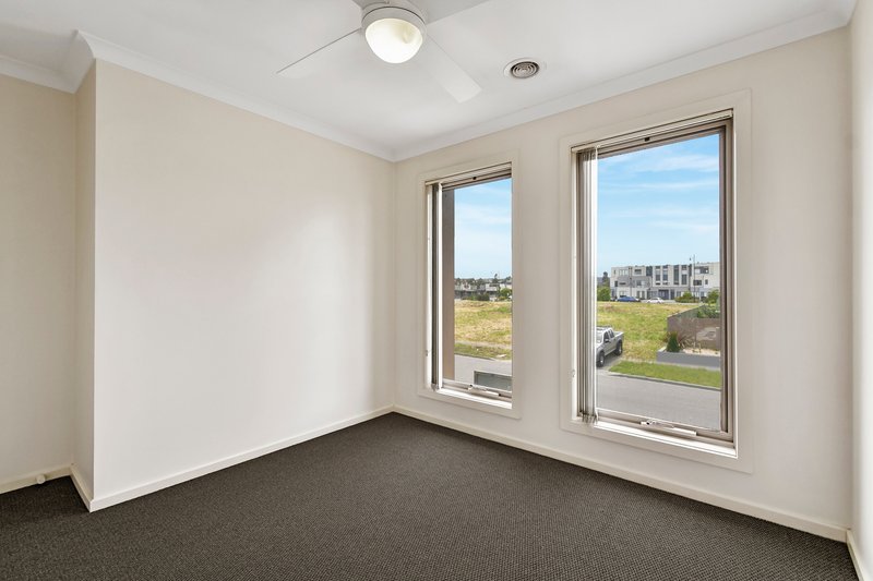 Photo - 4 Bluestone Street, Pakenham VIC 3810 - Image 7