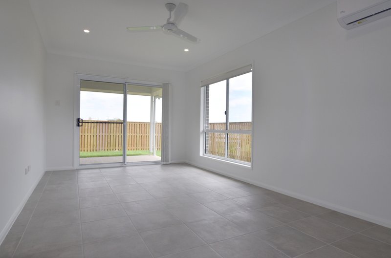 Photo - 4 Boondooma Court, Boyne Island QLD 4680 - Image 7