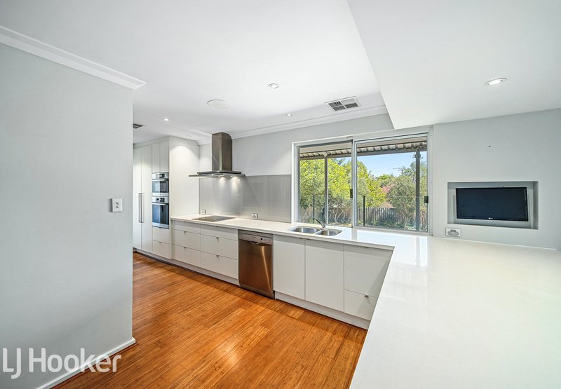 Photo - 4 Boston Way, Booragoon WA 6154 - Image 7