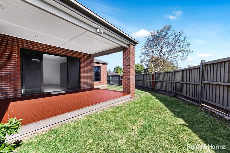 Photo - 4 Bovard Close, Caroline Springs VIC 3023 - Image 13