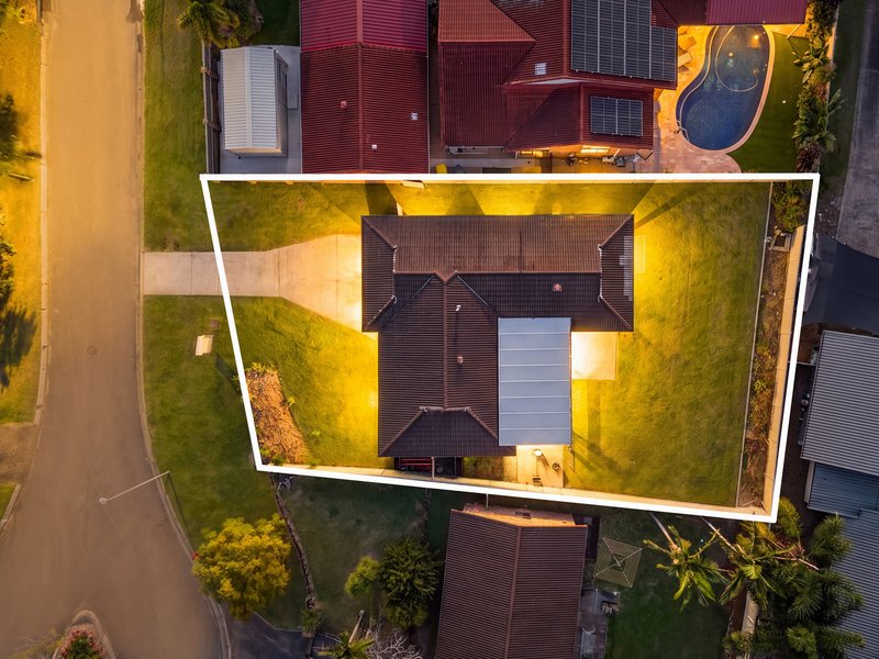 Photo - 4 Bowen Court, Helensvale QLD 4212 - Image 2