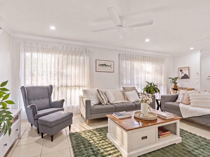 Photo - 4 Bowen Court, Helensvale QLD 4212 - Image 4
